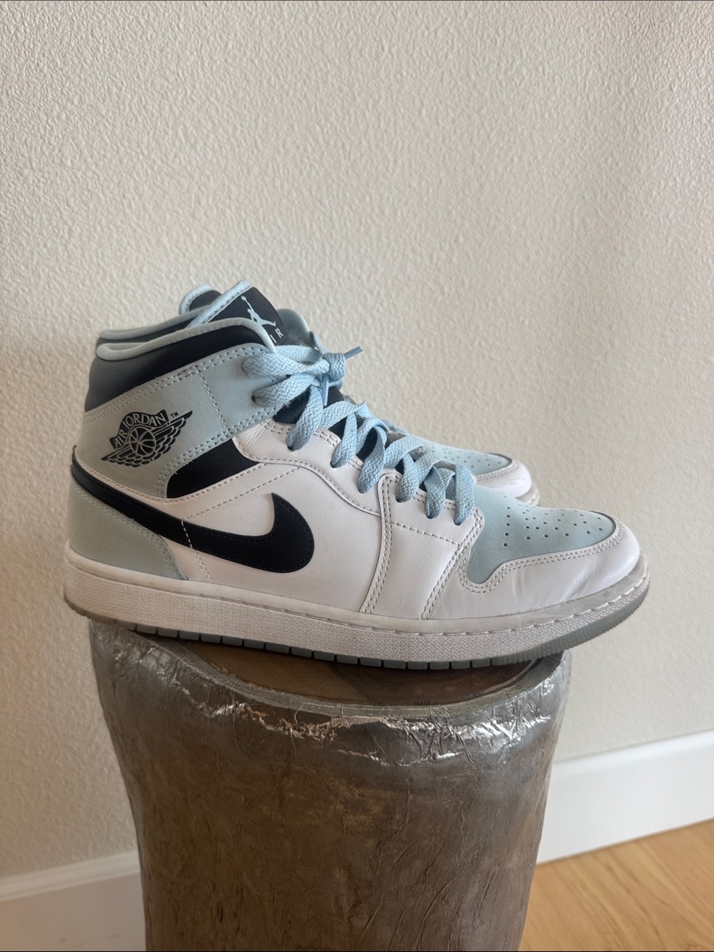Men’s Size 9.5 Jordans Blue and White